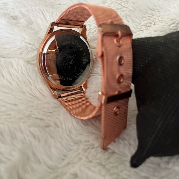 Elegant Rose Gold Women's Watch - Picture 4 of 5